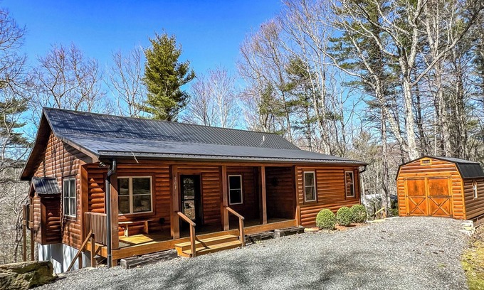 Fleetwood Cabin | Discover Whispering Pines Retreat - Perfect for Family Getaways