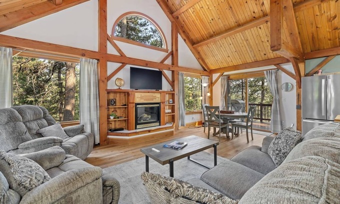 Rimrock Cabin | Whispering Pines Cabin