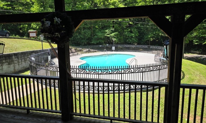 Townsend Cabin | Secluded Retreat with Hot Tub & Pool - Guest Rated 9.8