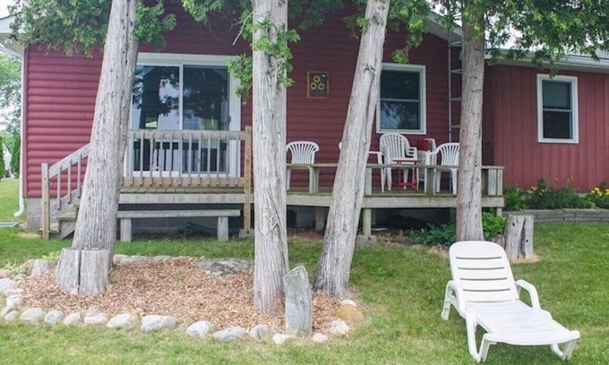 Fenelon Falls Cottage | Whispering Waters: Family-Friendly Cottage with Lake Views