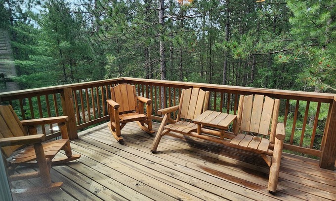 Pellston House | Secluded Whispering White Pines: Family-Friendly Retreat