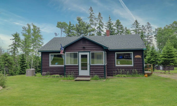 Rangeley Cabin | Cozy RM G Cottage in Rangeley Manor with Lake View & Porch