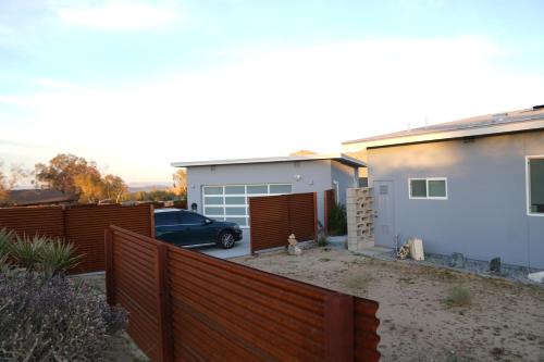 Joshua Tree Villa | Whistling Cloud: Design & Desert Views Near National Park