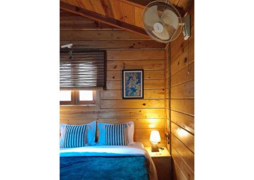 Bhimtal Ski Chalet | Cozy Whistling Thrush Chalet: Pet and Child Friendly Stay