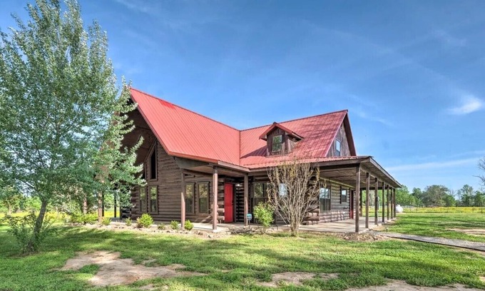 Broken Bow Cabin | WHIT's END country life NEAR all the fun in Hochatown & Broken Bow! HOT TUB too