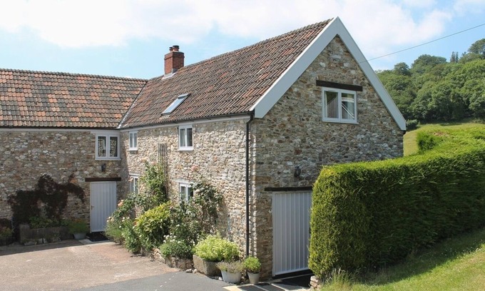 Monkton Cottage | Pet-Friendly Whitcombe Cottage in Honiton - Guest Rated 10/10