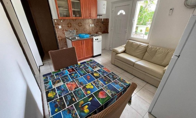 Stara Novalja Apartment | Cozy White Apartment for 2 with Pet-Friendly Amenities