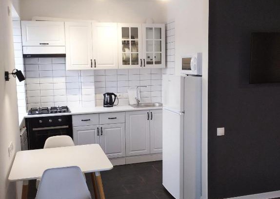 Sukhinovka Apartment | Budget-Friendly White Apartment with Family Amenities