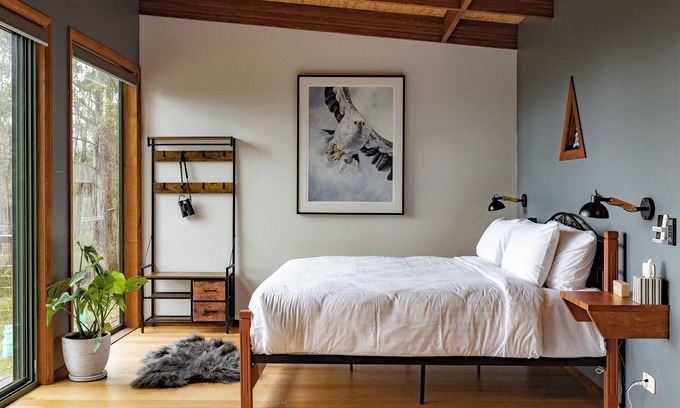 Kingborough Apartment | White-bellied Sea Eagle Studio