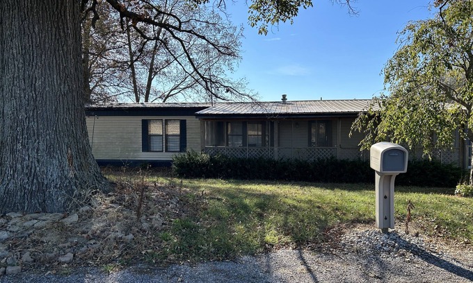 Dale House | Cozy White County Hideaway: Perfect for Hunters & Families