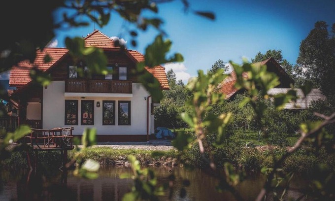 Siculeni House | Relaxing Stay at White Dove Pension with Oceanfront Views