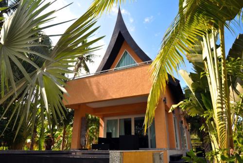Klong Son Villa | Stunning White Dragon Sea View Villa with Oceanfront Pool
