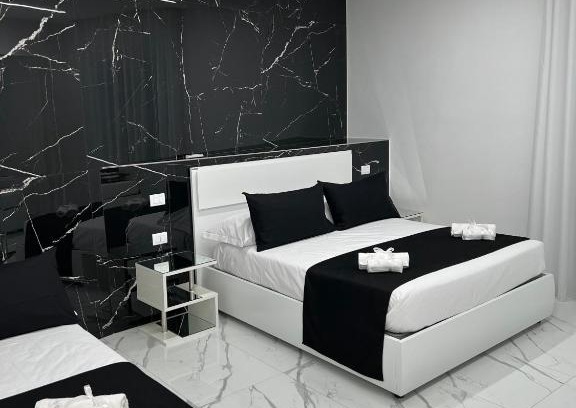 Centro Storico Bed & Breakfast | Elegant White B&B in Caserta - Guest Rated 9.7/10