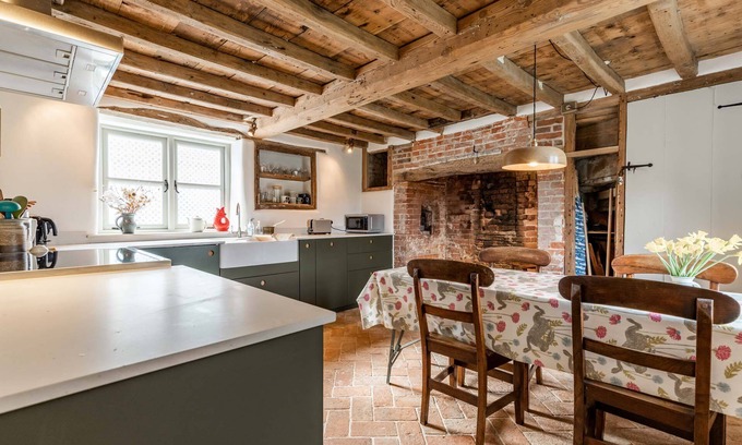 Salthouse Cottage | Pet-Friendly White End Cottage Near Salthouse Coast