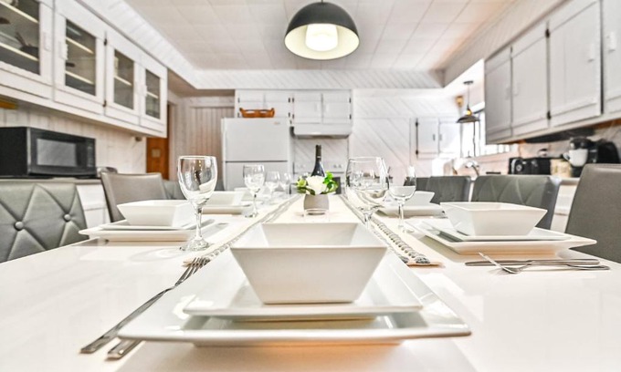 Saint Come House | Discover White Fox Haven: Pet-Friendly 4-Star Retreat