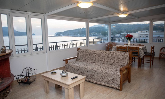 Lakkion Apartment | Tranquil White Heaven Marina View Studio by Lakki Port