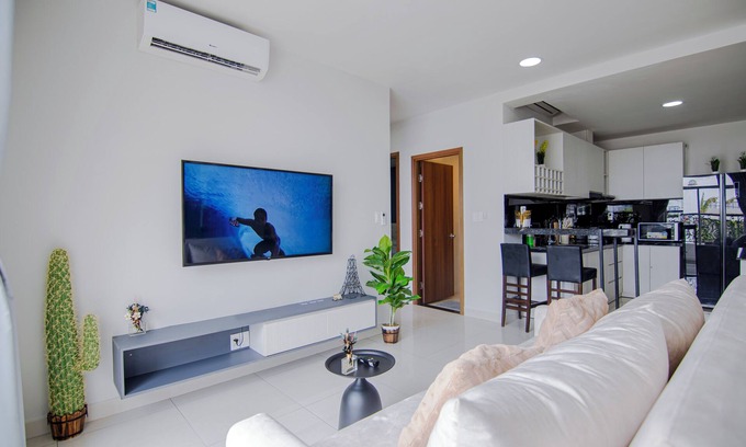Bach Dang Riverside Apartment | Modern 3BR White House in District 4 with Pool & Spa