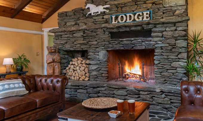 Waitsfield Hotel | White Horse Lodge: Top-Rated Stay with Family Amenities