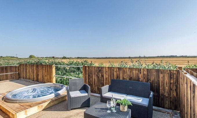 Lincoln Cottage | Relaxing Retreat at White Horse Lux Lincoln for 6 Guests