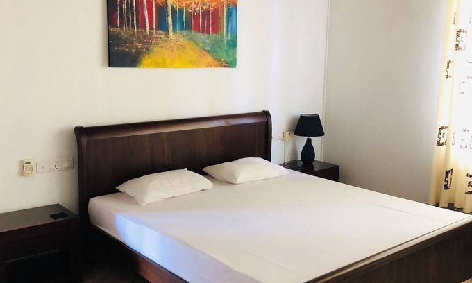 Hendala Villa | Convenient Stay at White House Near Beach and Colombo
