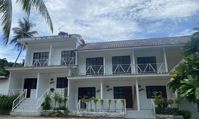 Bai Lan Hotel | Oceanfront White House Bailan Resort with Pool & Beach Access