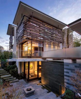 Riley Park-Little Mountain House | Elegant White House - 4-Star Child-Friendly Retreat