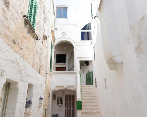 Old Town Cisternino Apartment | Exceptional WHITE HOUSE: 4-Star Child-Friendly Retreat