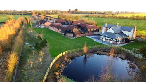 Halesworth Apartment | Discover White House Lodges: Pet-Friendly & Family Welcoming