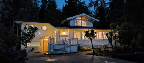 Tofino Villa | Family-Friendly White House Tofino Villa with Top Ratings