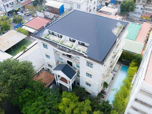 Phnom Penh City Centre Hotel | Elegant White Mansion: Pet-Friendly Retreat with Pool
