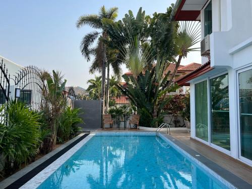 South Pattaya Villa | White Moonlight Pool Villa