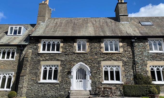 Windermere House | White Moss: Historic Retreat with Hot Tub & Cinema