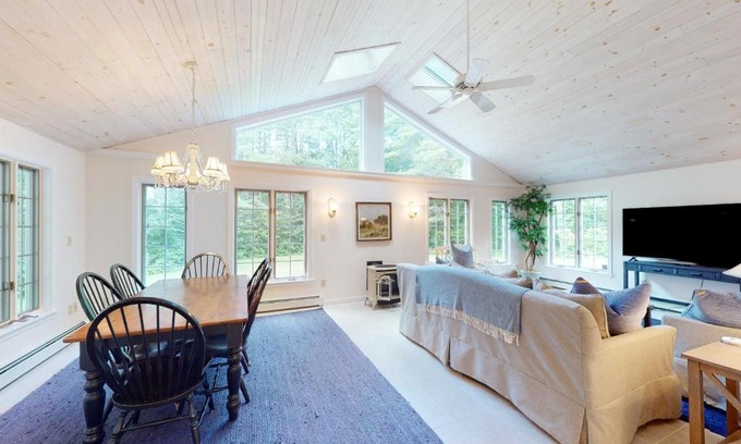 Intervale House | Discover White Mountain Glen: Family-Friendly Retreat with Hot Tub
