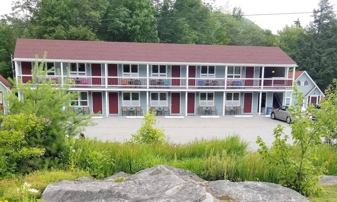 Lincoln Hotel | Eco-Friendly White Mountain Motel with Pool & Breakfast