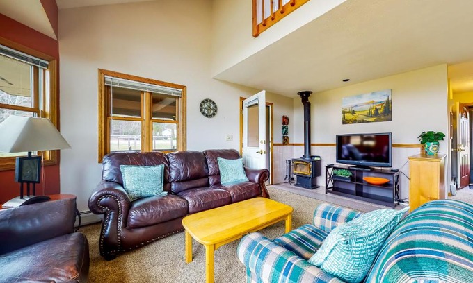 Woodstock House | Discover White Mountain Retreats with Pool and Hot Tub
