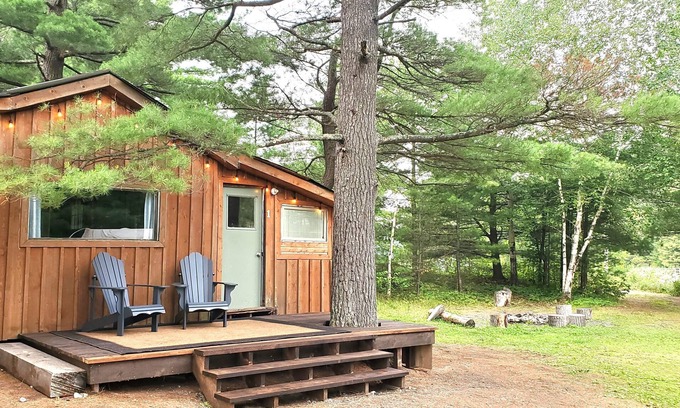 Washagami Cabin | Discover White Pine Cabin at Pine Falls Lodge Retreat