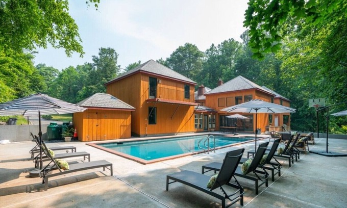 White Plains House | Relaxing Getaway at White Plains with Pool and Game Room