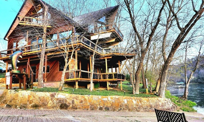 Lakeview Cabin | Top-Rated Newlands Lodge Riverfront with Hot Tub & Breakfast