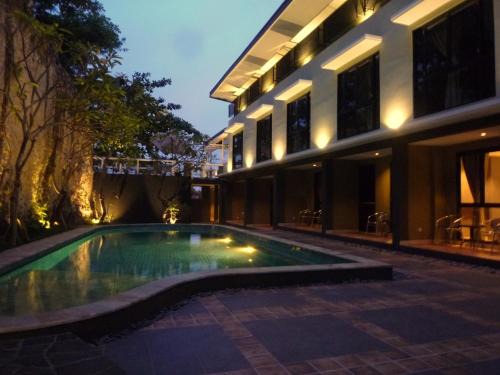 Siligita House | Budget-Friendly White Rock Lodge with Pool & Family Amenities