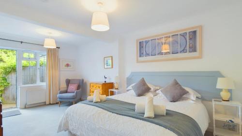 Bembridge House | Oceanfront White Roses: Guest Rated 9.5, Pet Friendly Escape