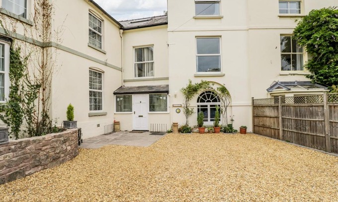 Whitchurch House | Experience Comfort at White Roses: 4-Star Family Retreat