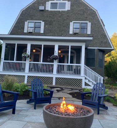 Kennebunk Bed & Breakfast | White Sails Inn: Guest Rated 10/10 with Breakfast Included