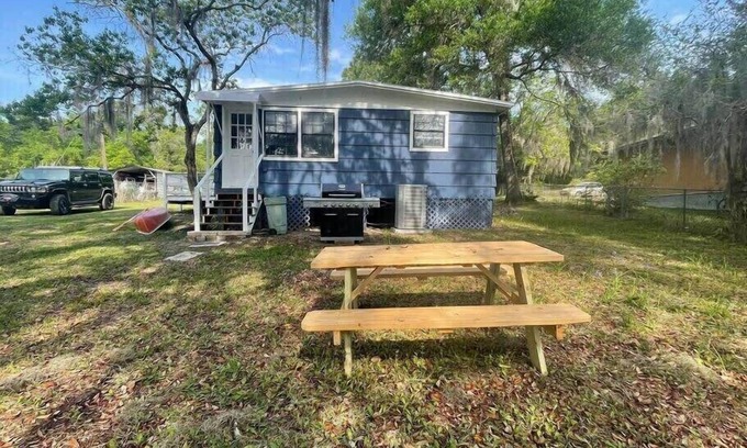 Keystone Heights House | Relaxing White Sands Lake Cottage with Canoeing & Hammock