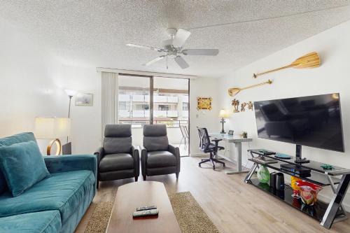 Kahaluu Bay Apartment | Beautiful Oceanfront Stay at White Sands Resort #108