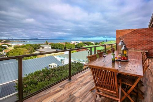 Van Dyks Bay House | Oceanfront White Shark Guest House: Rated 9.5/10 for Comfort