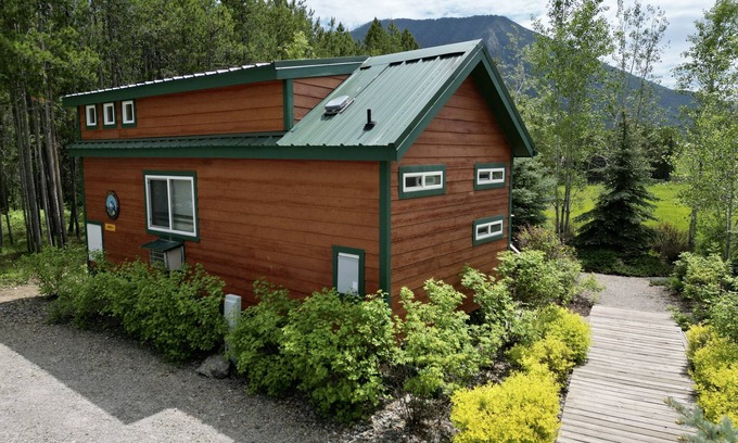 West Glacier Cabin | Explore White Spruce: Pet-Friendly Stay with Breakfast