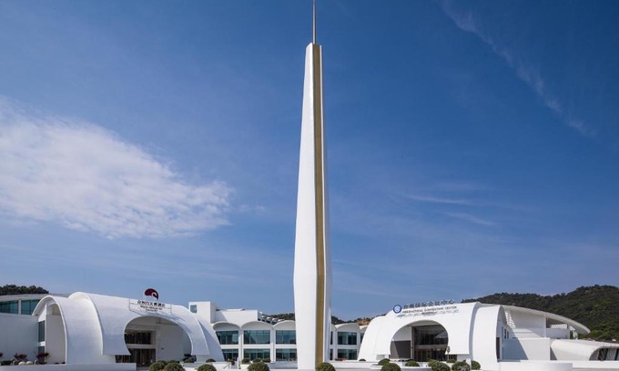 Luqiao District Hotel | Elegant White Swan Hotel Taizhou: 5-Star Family Getaway