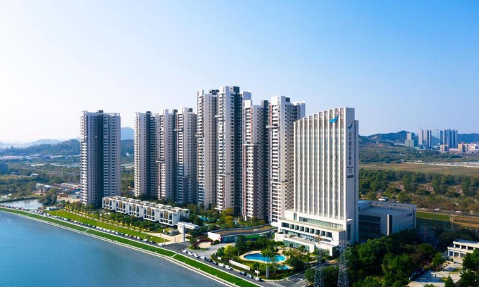 Chancheng Hotel | Elegant White Swan VYV Hotel in Foshan - 5-Star Retreat