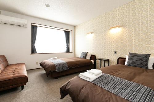 Shinano Cabin | Discover White Tree Lodge Madarao Tangram with Hot Tub & Dining