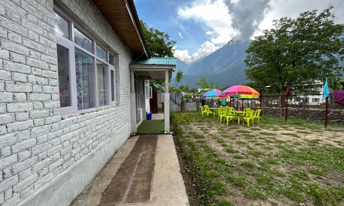 Laripora House | Family-Friendly White Valley Resort in Pahalgam Awaits You